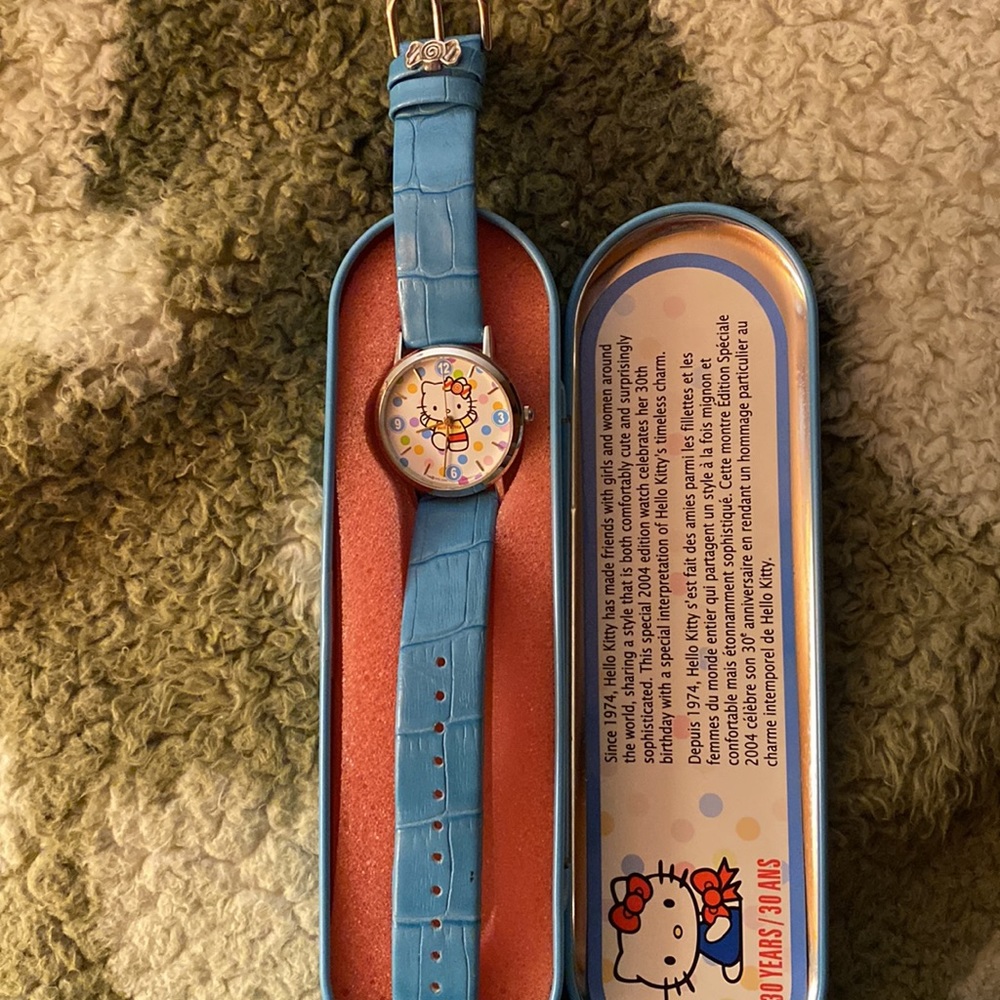 Hello Kitty Commemorative Watch - Picture 3 of 12